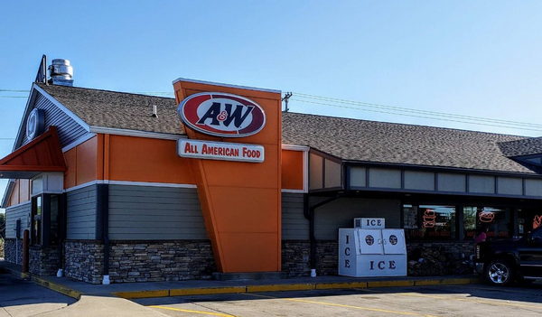 A&W Restaurant - Fenton - 3011 W Thompson Rd (newer photo)